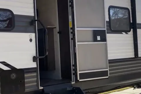 Vacation Vibes RV Cottage/ Pools + Family Fun