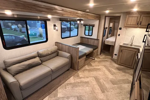 Shayne 's Palomino Solaire 258rbs Travel Trailer
