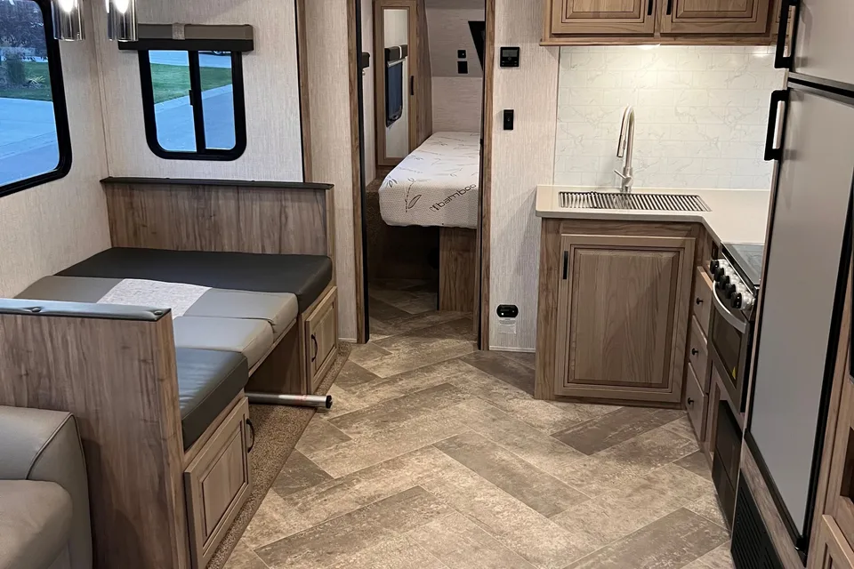 Shayne 's Palomino Solaire 258rbs Travel Trailer