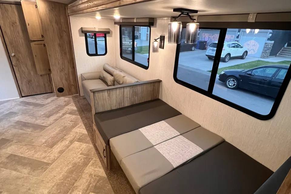 Shayne 's Palomino Solaire 258rbs Travel Trailer