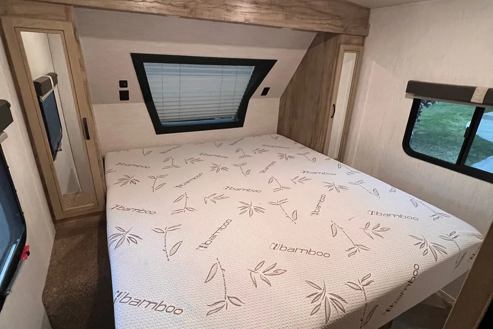 Shayne 's Palomino Solaire 258rbs Travel Trailer