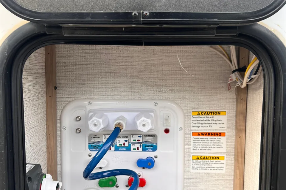 Shayne 's Palomino Solaire 258rbs Travel Trailer