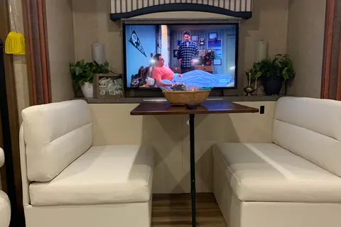 vic's Jayco Precept Class A