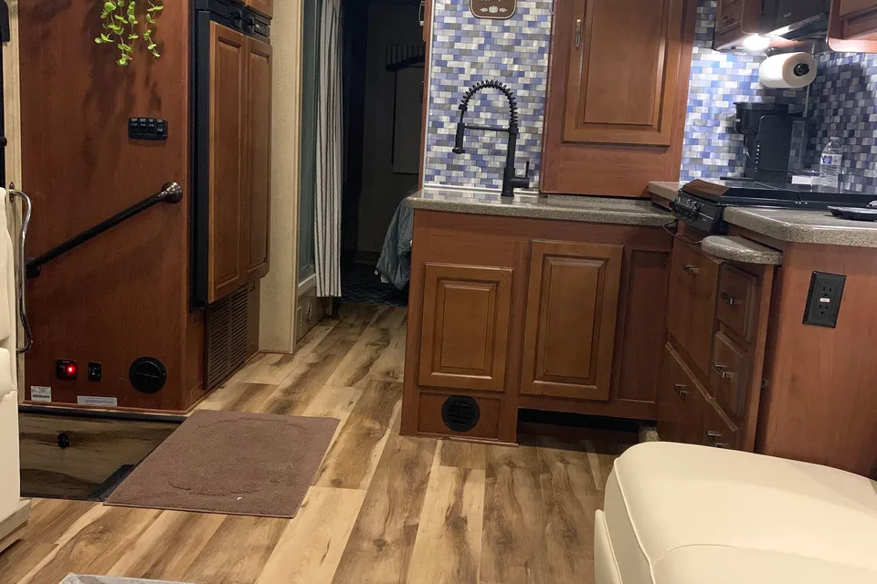 vic's Jayco Precept Class A