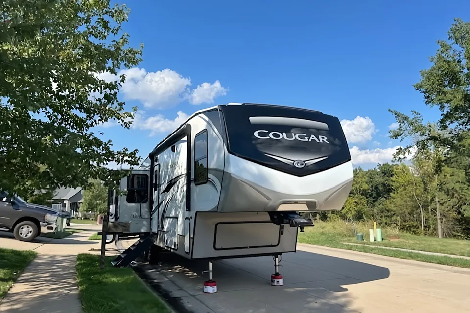 Lisa's Keystone Cougar Fifth Wheel
