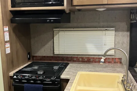 Family RV + Free E-Bike! 2017 Coachmen 27QB