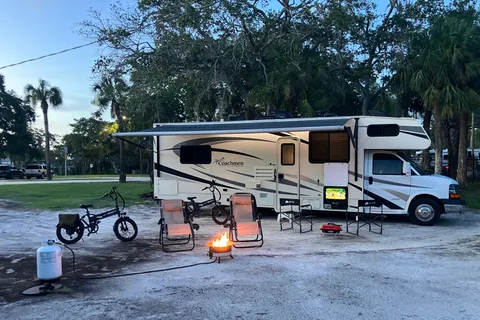 Family RV + Free E-Bike! 2017 Coachmen 27QB