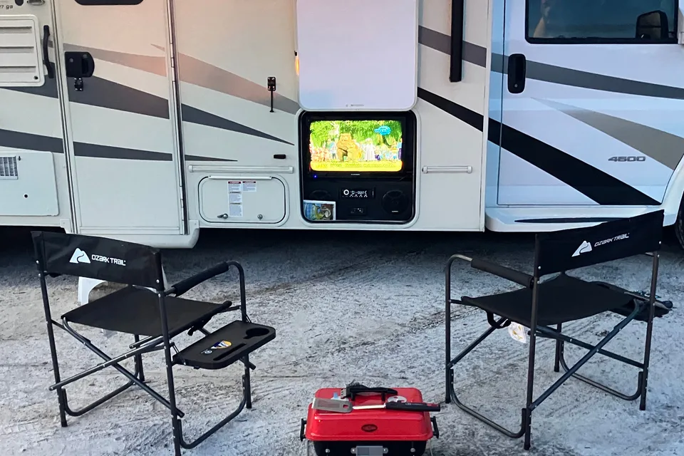 Family RV + Free E-Bike! 2017 Coachmen 27QB