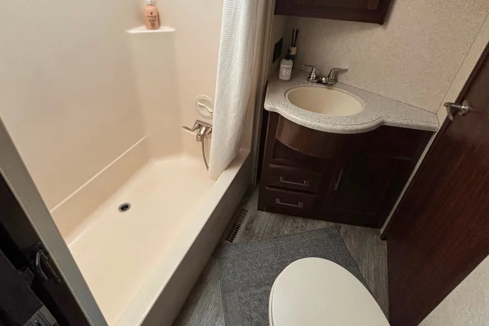 Akers Ridge RV Cottage
