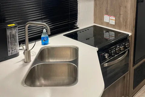 Timmy's Heartland Pioneer 270 bhs Travel Trailer