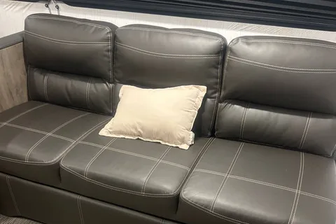 Timmy's Heartland Pioneer 270 bhs Travel Trailer