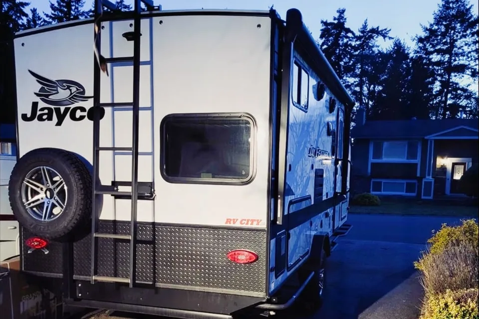 Cora and Trav’s Jayco Jay Feather 199mbs Travel Trailer AKA: Rig E Smalls
