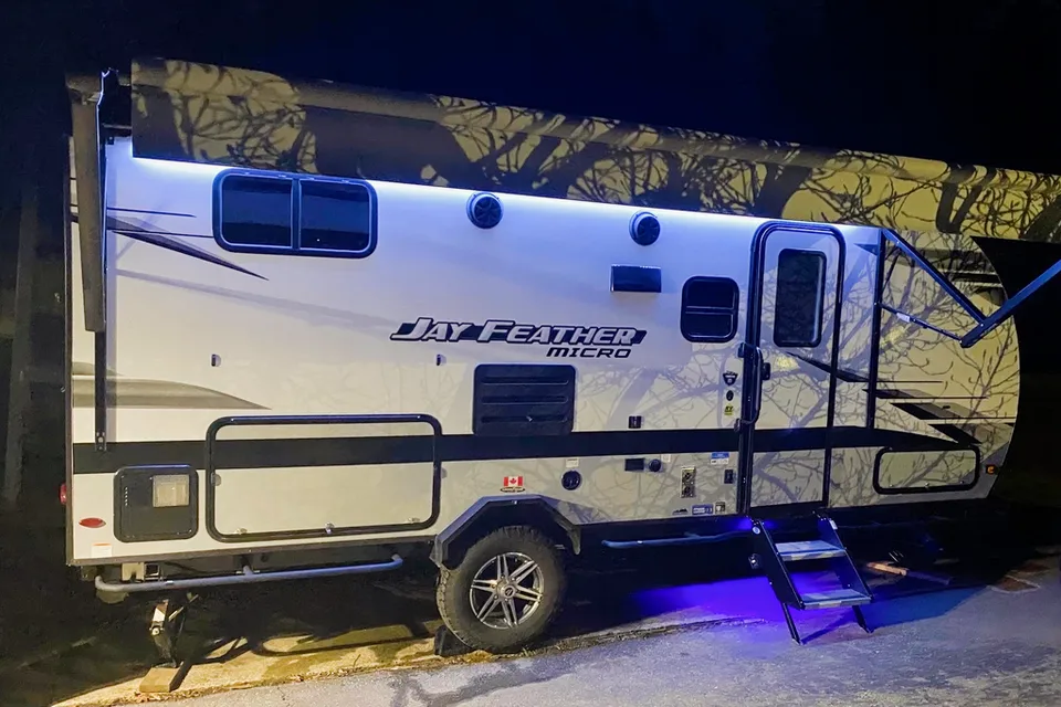 Cora and Trav’s Jayco Jay Feather 199mbs Travel Trailer AKA: Rig E Smalls