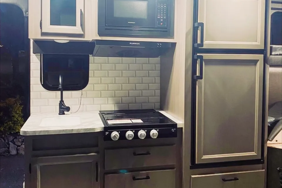 Cora and Trav’s Jayco Jay Feather 199mbs Travel Trailer AKA: Rig E Smalls