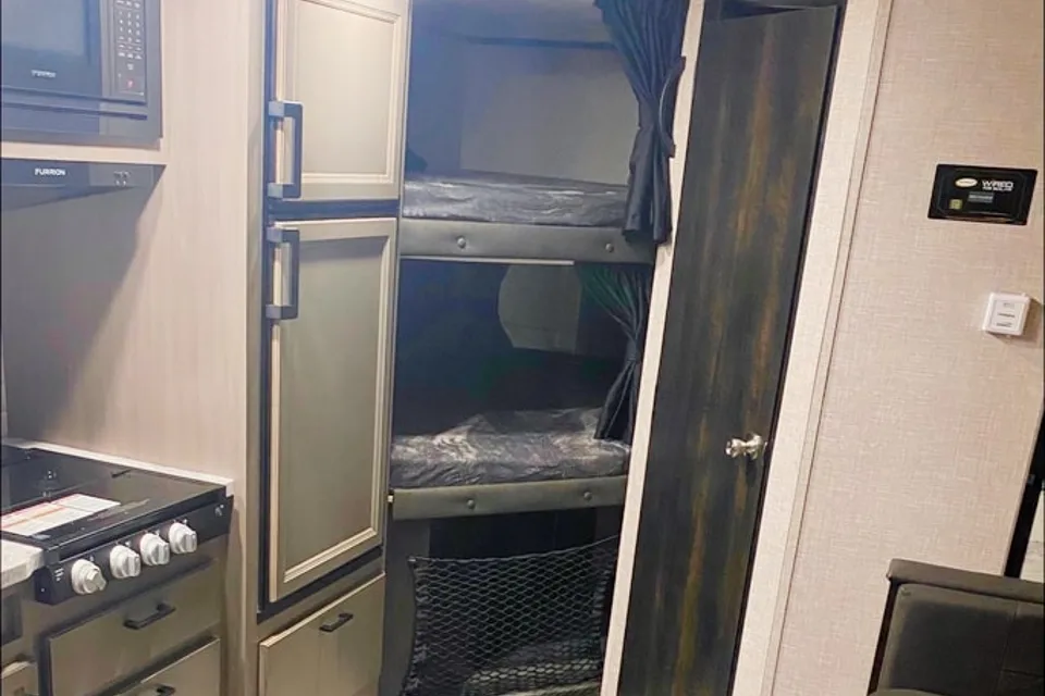 Cora and Trav’s Jayco Jay Feather 199mbs Travel Trailer AKA: Rig E Smalls