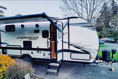 Cora and Trav’s Jayco Jay Feather 199mbs Travel Trailer AKA: Rig E Smalls 