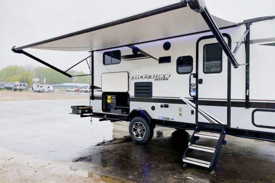 Cora and Trav’s Jayco Jay Feather 199mbs Travel Trailer AKA: Rig E Smalls