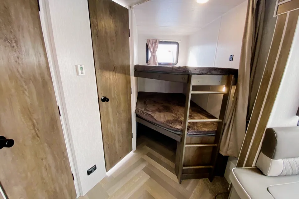 Forest River 2022 26-DBUD Travel Trailer
