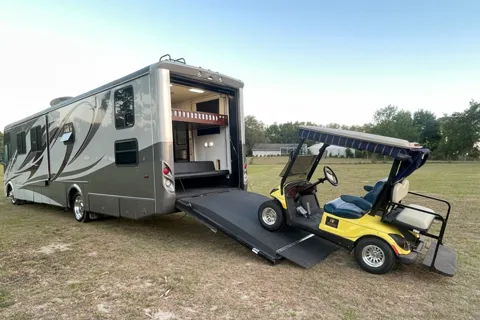 Newmar class A TOY HAULER Class A CL37
