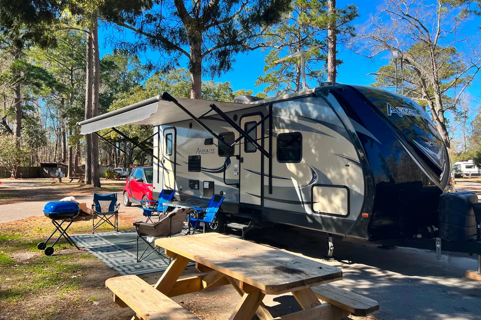 Brown Hornet Travel Trailer-*delivery or pick up available*