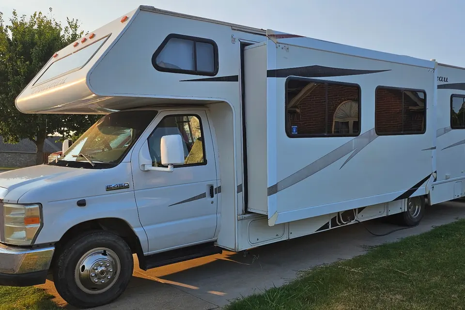 Four Winds Chateau 31B Class C Moyorhome