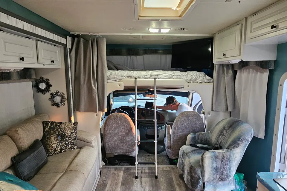 Four Winds Chateau 31B Class C Moyorhome