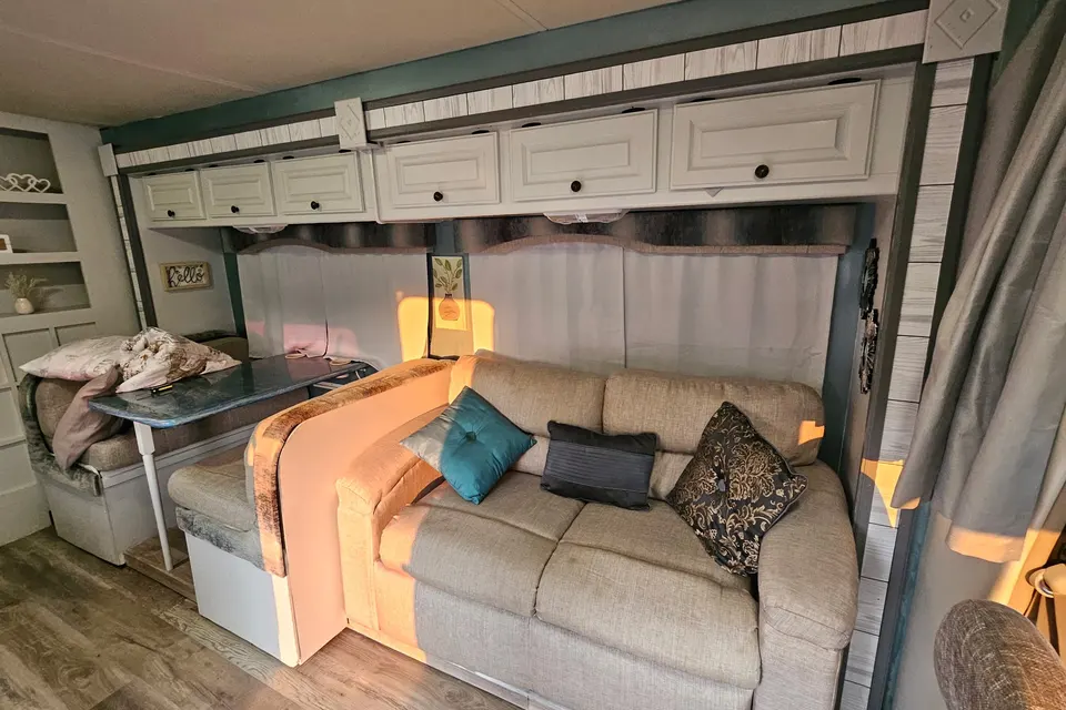 Four Winds Chateau 31B Class C Moyorhome