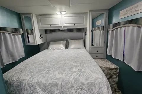 Four Winds Chateau 31B Class C Moyorhome
