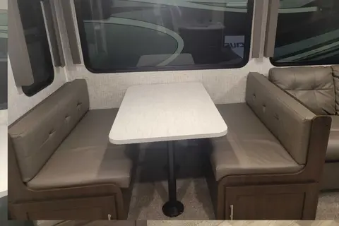 Country Charm RV; Luxe Listing