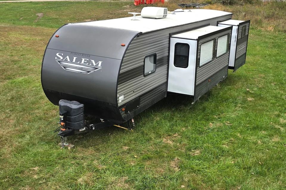 Fireside RV's 2019 Forest River Salem 32BHDS Bunkhouse - LMI1558