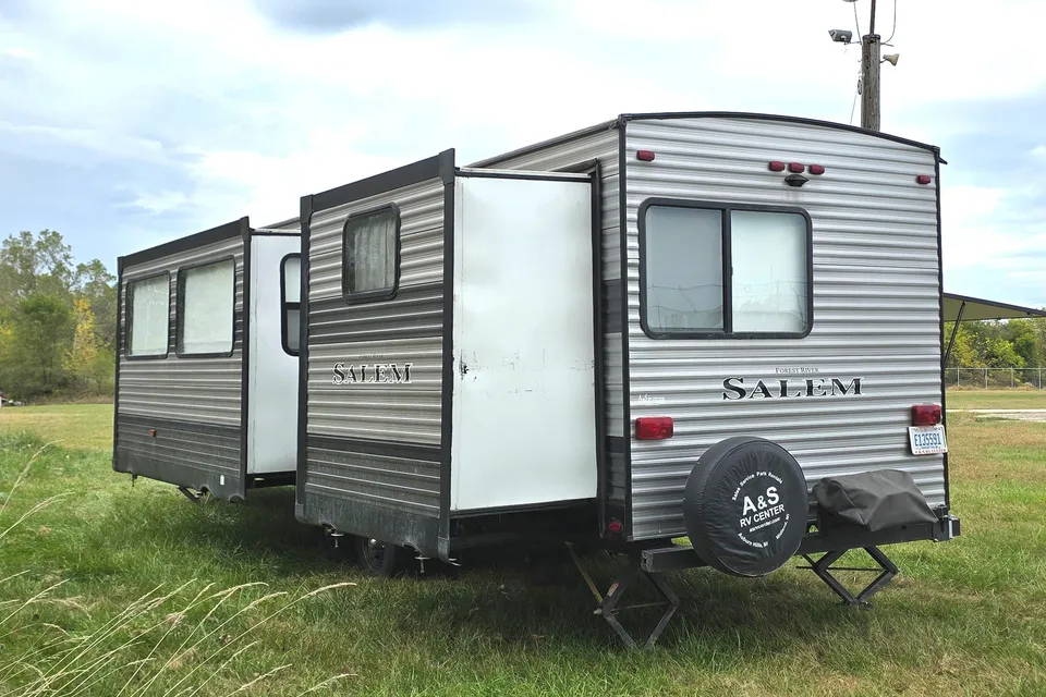 Fireside RV's 2019 Forest River Salem 32BHDS Bunkhouse - LMI1558