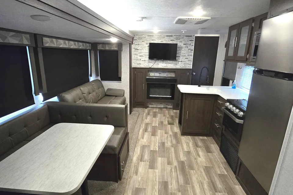 Fireside RV's 2019 Forest River Salem 32BHDS Bunkhouse - LMI1558