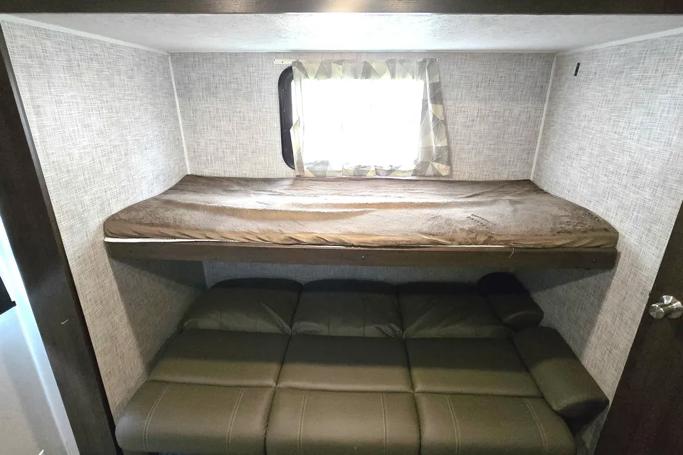 Fireside RV's 2019 Forest River Salem 32BHDS Bunkhouse - LMI1558