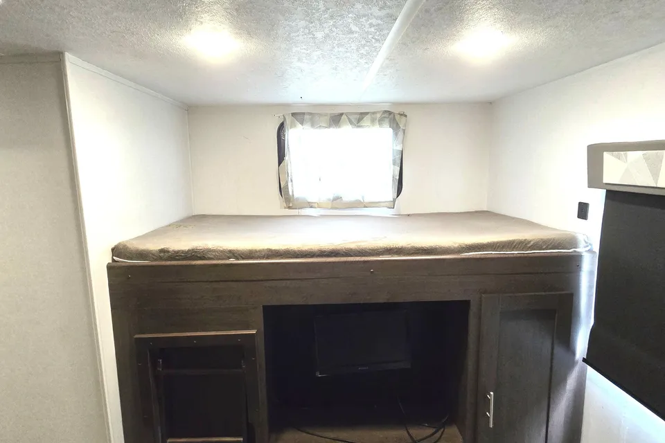 Fireside RV's 2019 Forest River Salem 32BHDS Bunkhouse - LMI1558