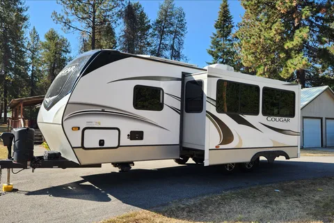 Rick's Cougar Half-Ton Travel Trailer