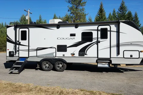Rick's Cougar Half-Ton Travel Trailer