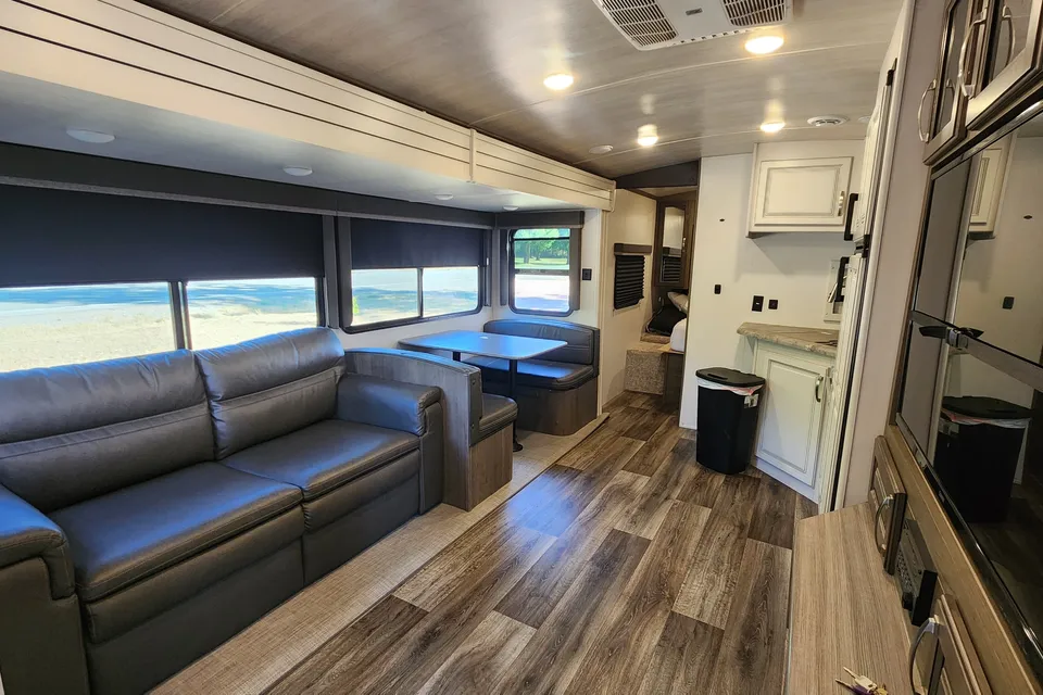 Rick's Cougar Half-Ton Travel Trailer
