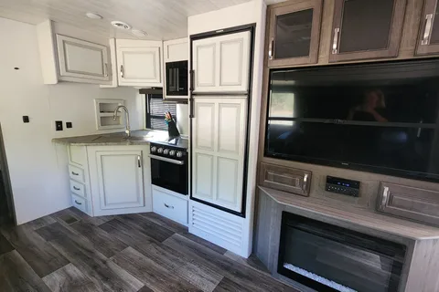 Rick's Cougar Half-Ton Travel Trailer