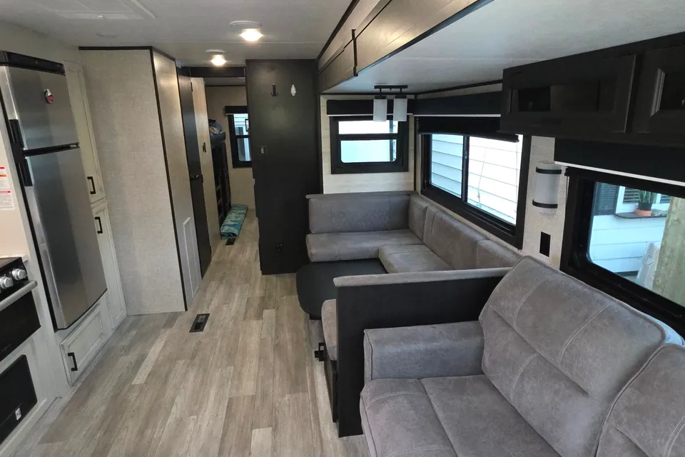 Hunter's Jayco 36bhds Travel Trailer