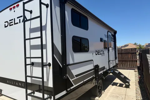 Louie's NEW AllianceTravel Trailer on intro promo!