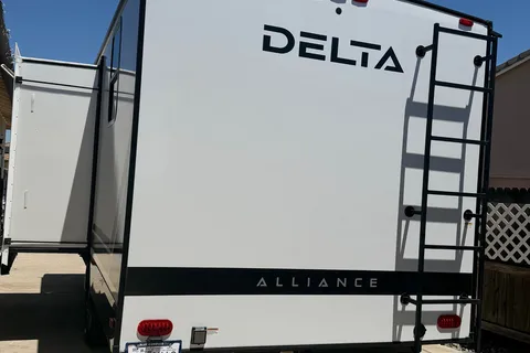 Louie's NEW AllianceTravel Trailer on intro promo!