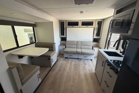 Louie's NEW AllianceTravel Trailer on intro promo!
