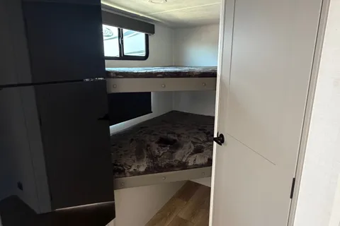 Louie's NEW AllianceTravel Trailer on intro promo!