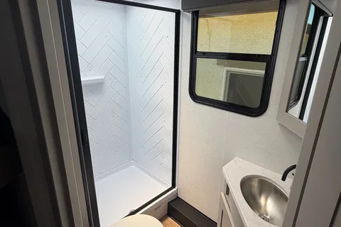 Louie's NEW AllianceTravel Trailer on intro promo!