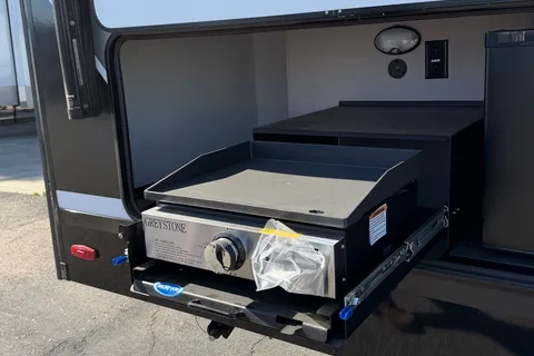 Louie's NEW AllianceTravel Trailer on intro promo!