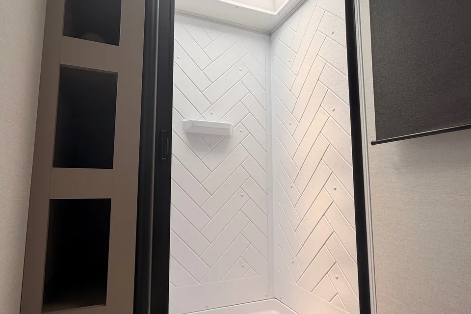 Louie's NEW AllianceTravel Trailer on intro promo!