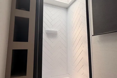 Louie's NEW AllianceTravel Trailer on intro promo!