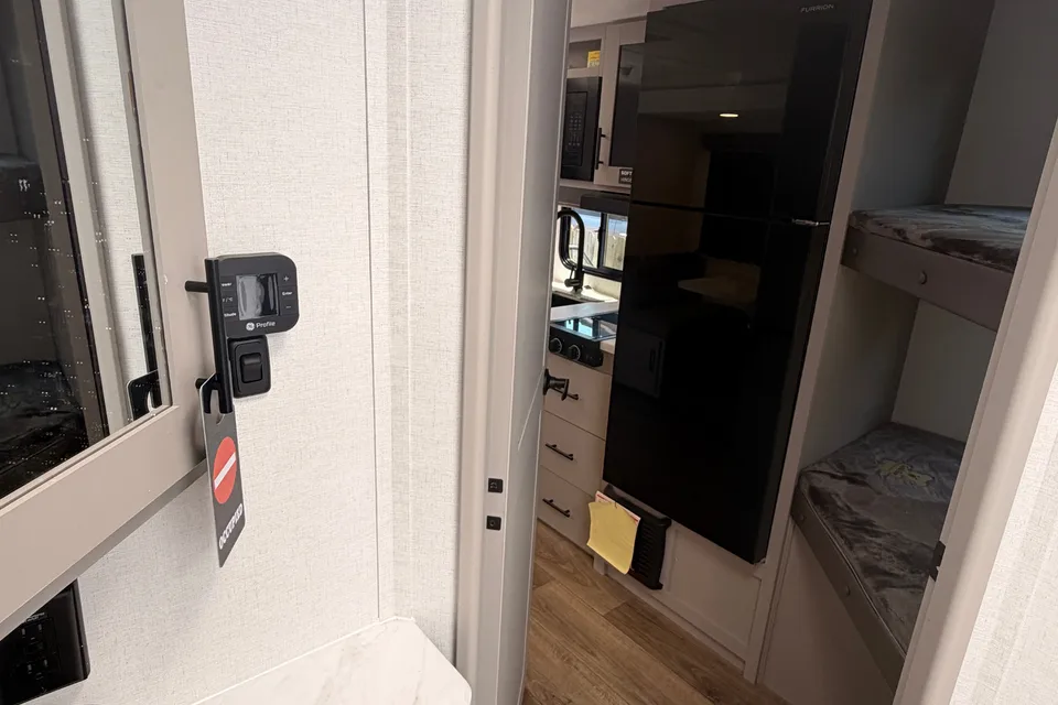 Louie's NEW AllianceTravel Trailer on intro promo!