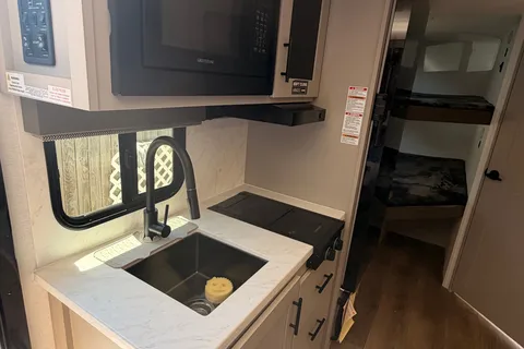 Louie's NEW AllianceTravel Trailer on intro promo!