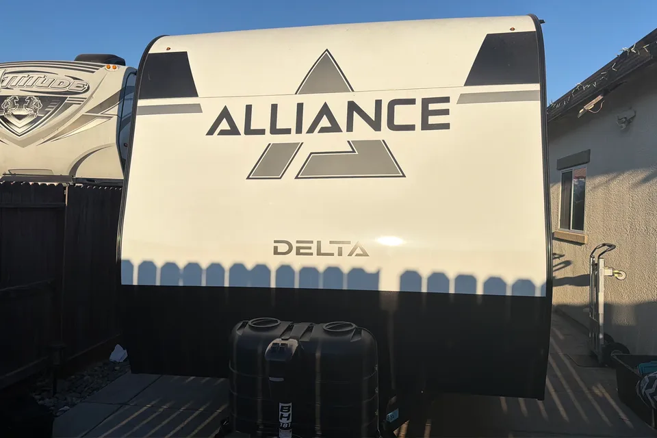 Louie's NEW AllianceTravel Trailer on intro promo!